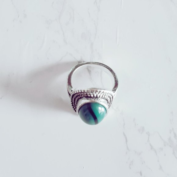 Emerald Ring - Picture 1 of 2